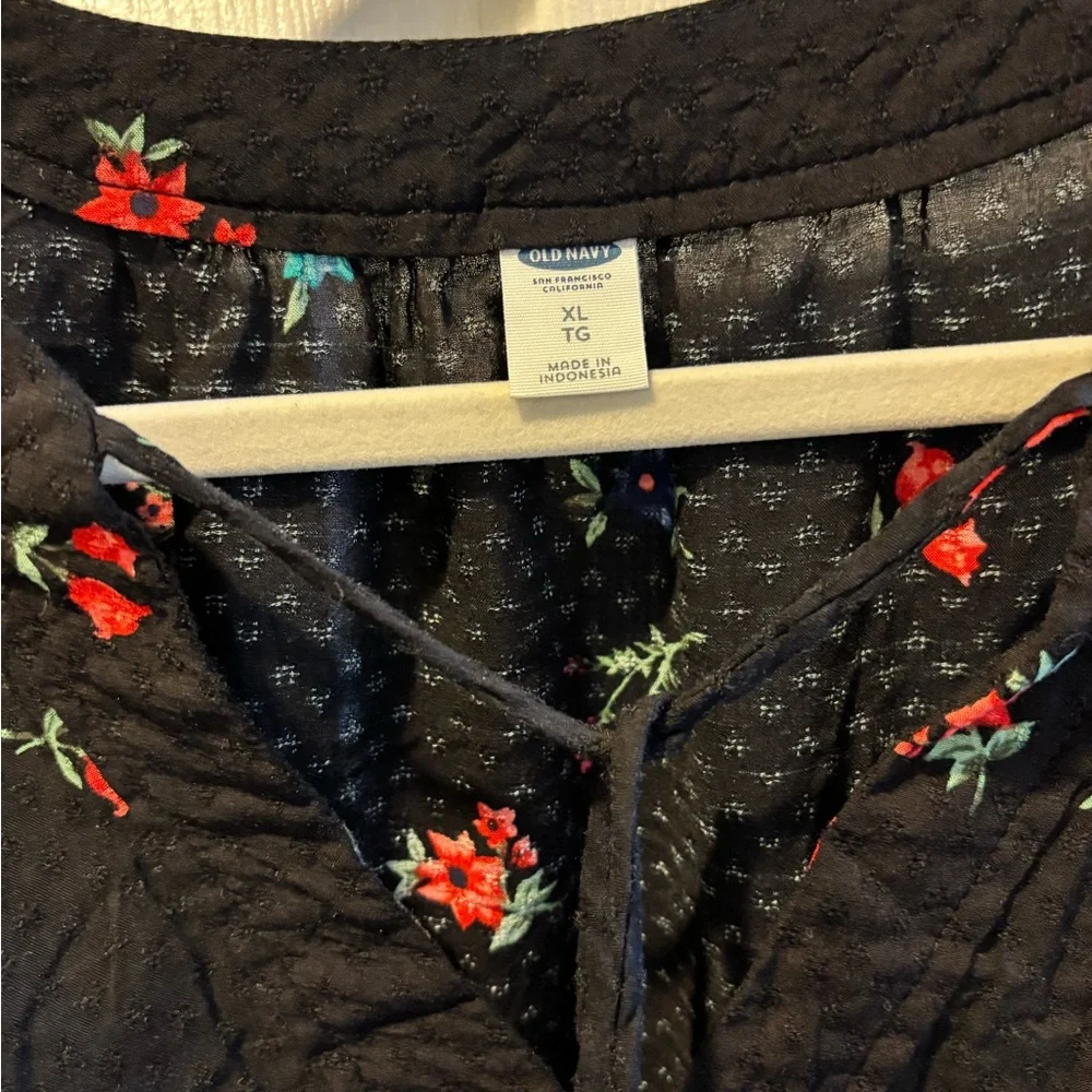 Old Navy Black Floral Blouse - Picture 2 of 3